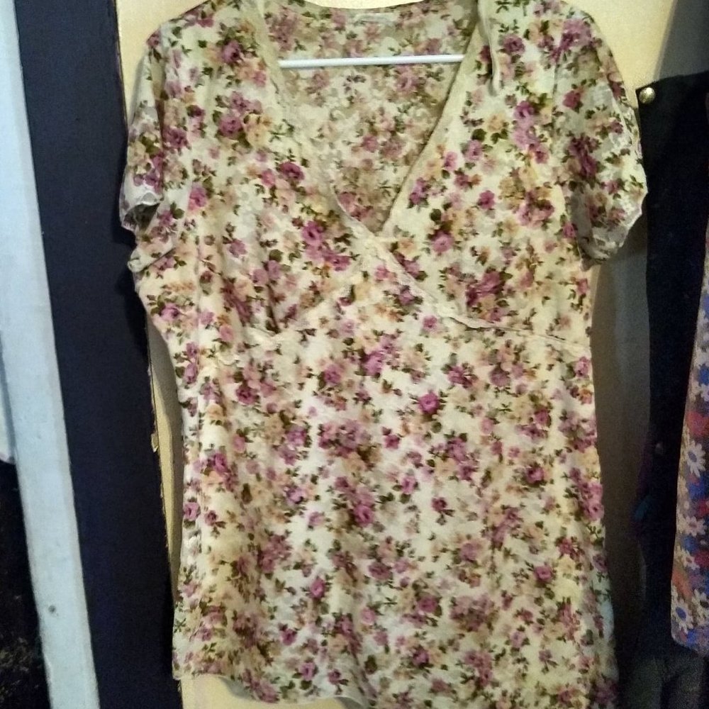 Floral lace top